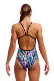 (Ladies 10) (32) Fly Dye